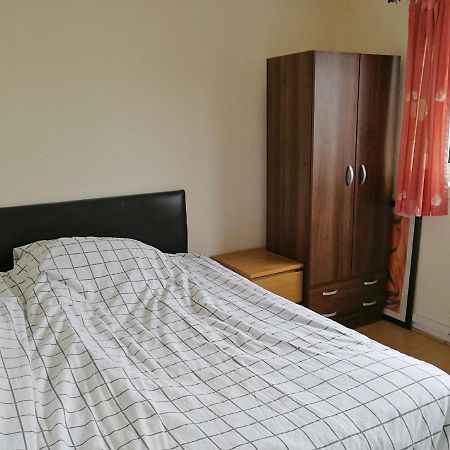 A Double Bedroom Near Glasgow City Centre Not In Great Condition Suitable For Short Stay Ngoại thất bức ảnh