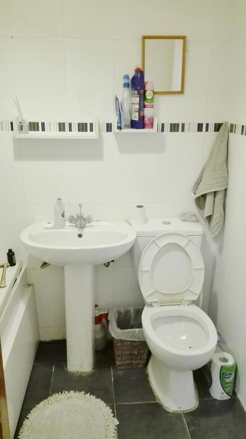 A Double Bedroom Near Glasgow City Centre Not In Great Condition Suitable For Short Stay Ngoại thất bức ảnh