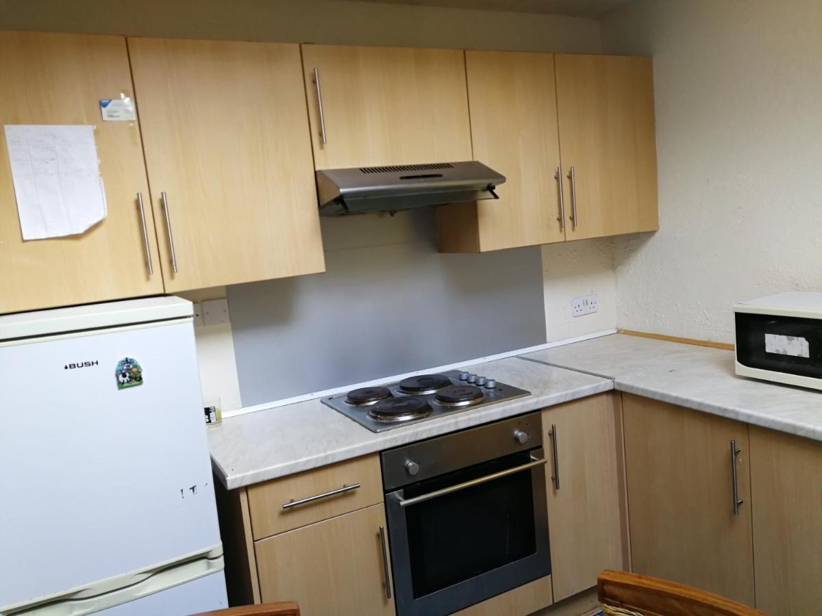A Double Bedroom Near Glasgow City Centre Not In Great Condition Suitable For Short Stay Ngoại thất bức ảnh