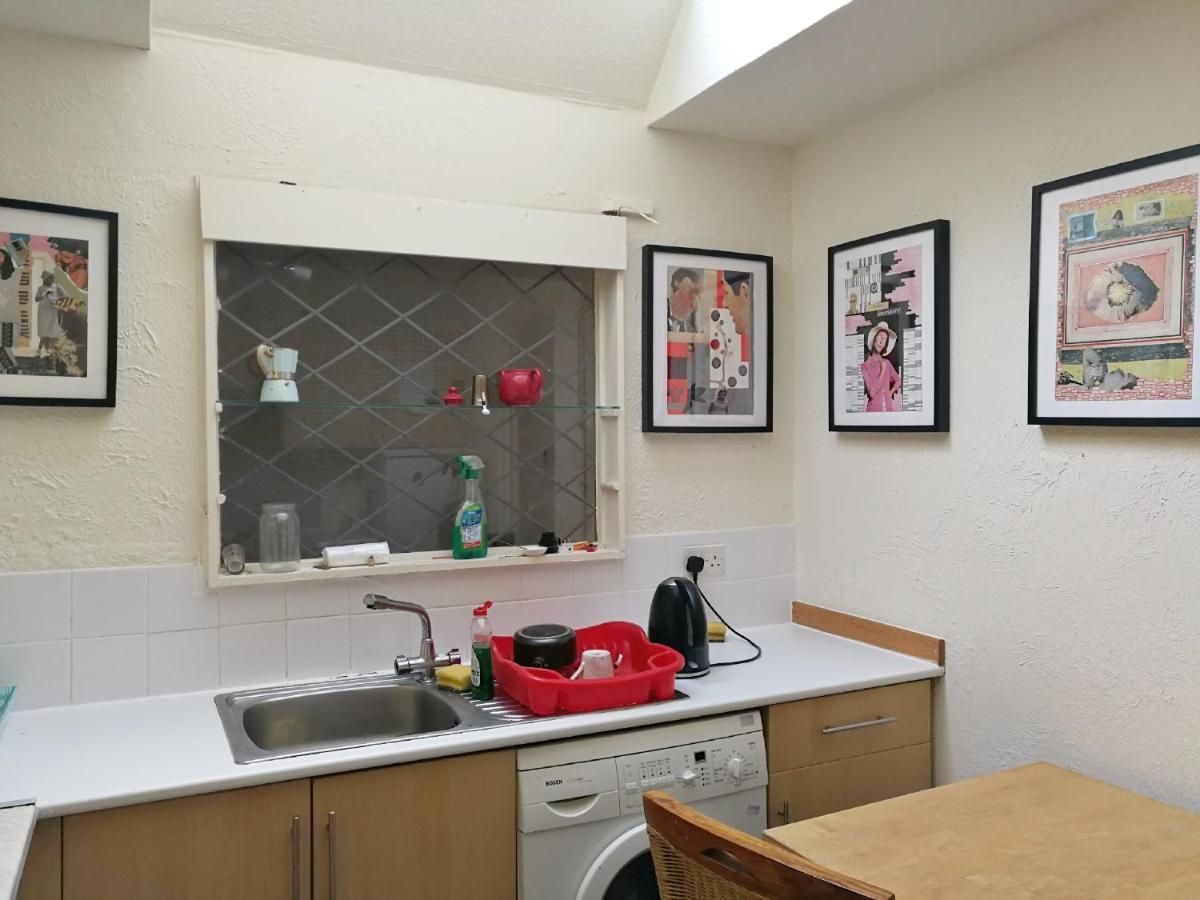 A Double Bedroom Near Glasgow City Centre Not In Great Condition Suitable For Short Stay Ngoại thất bức ảnh