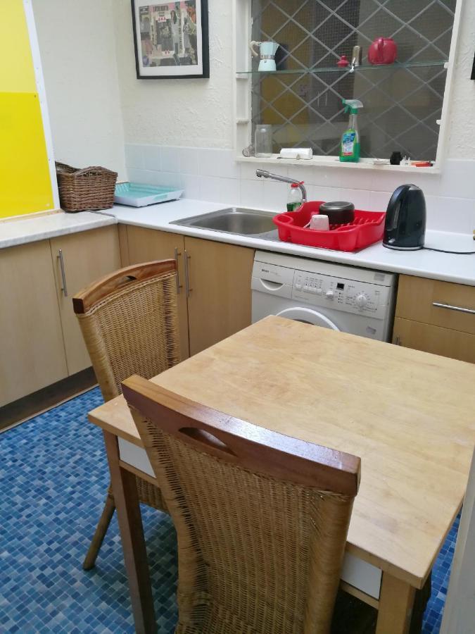 A Double Bedroom Near Glasgow City Centre Not In Great Condition Suitable For Short Stay Ngoại thất bức ảnh