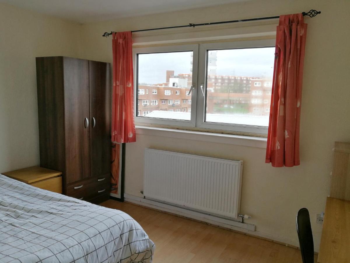 A Double Bedroom Near Glasgow City Centre Not In Great Condition Suitable For Short Stay Ngoại thất bức ảnh